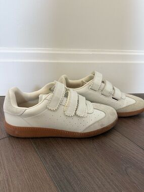 Steve Madden Cream and Gum Low-Top Velcro Sneakers